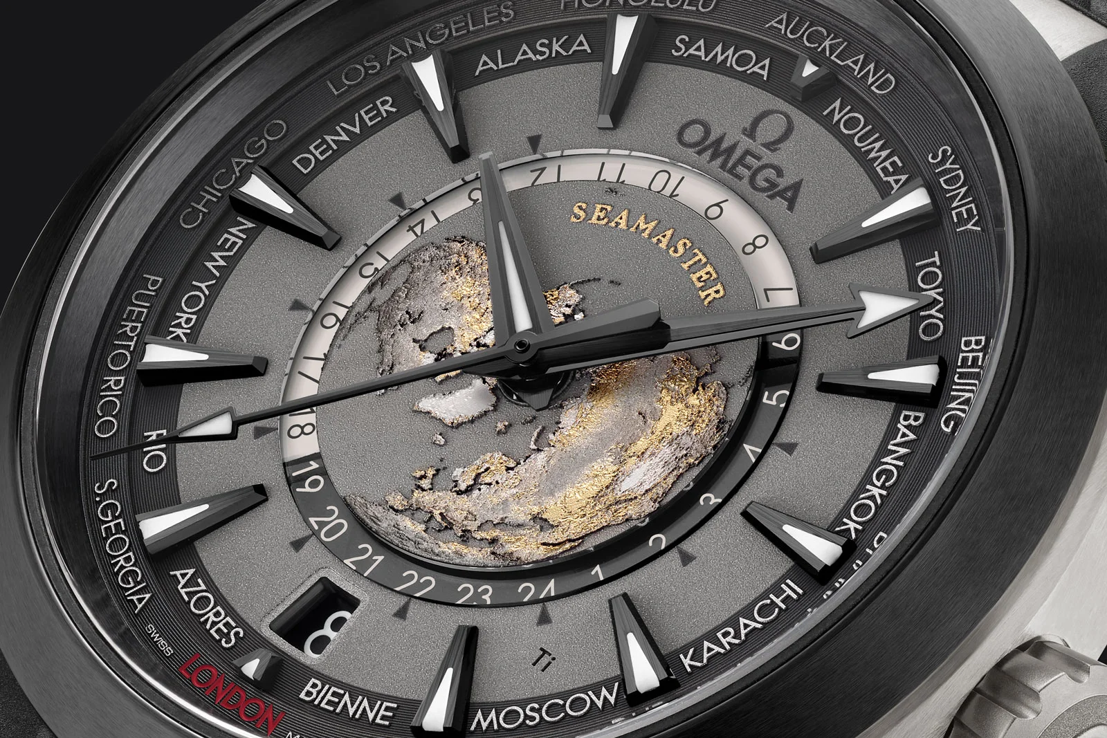 Omega Seamaster Aqua Terra Worldtimer cadran titane